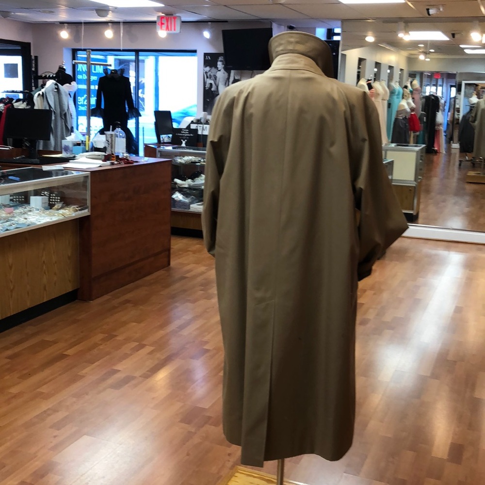 Men’s Burberry raincoat with zip out lining - Picture 4 of 8